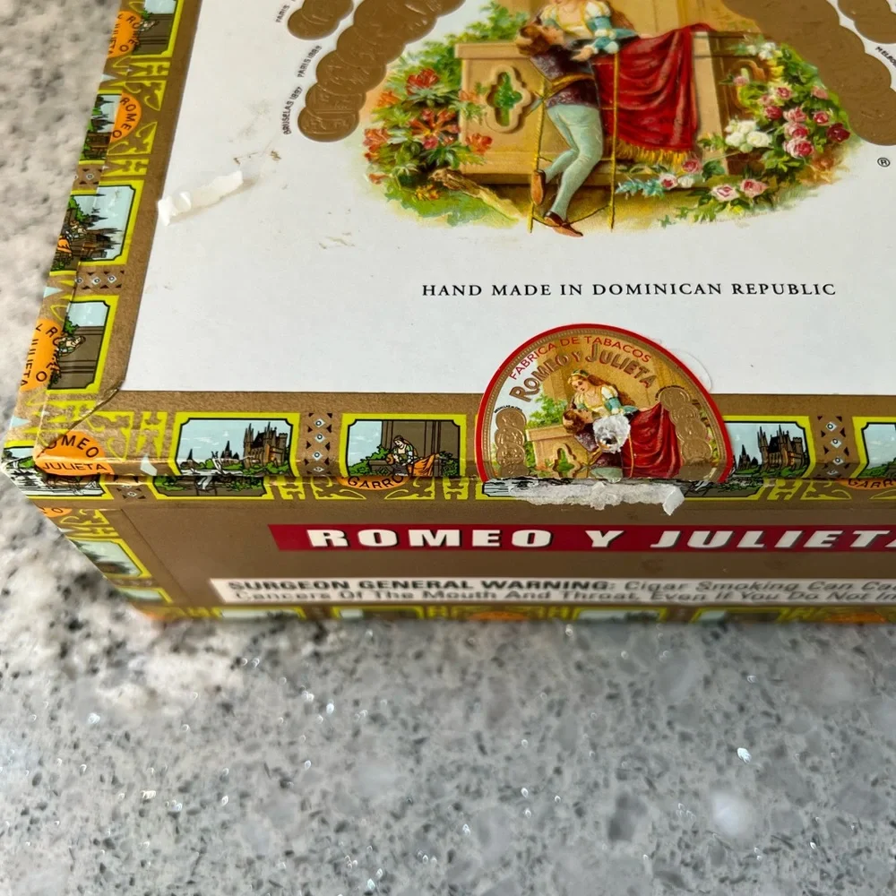 Romeo Y Julieta Exhibicion # 3 cigar box